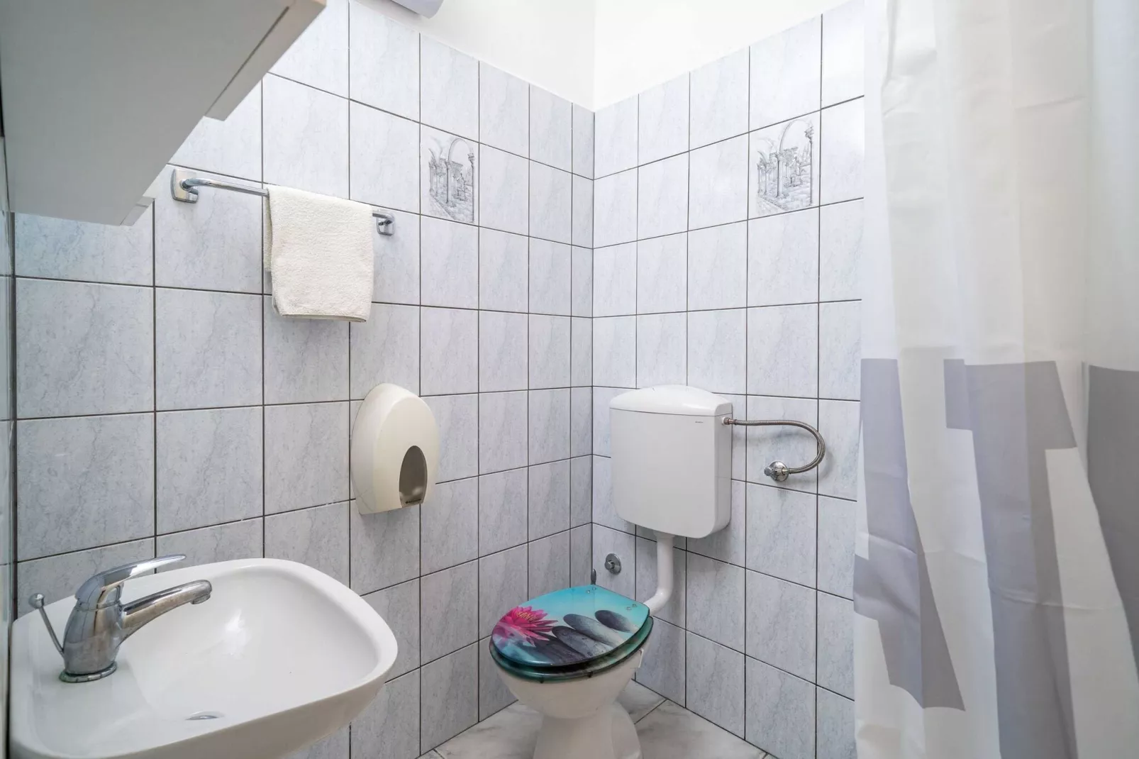 Apartments Nikolina (LU) - One-Bedroom Apartment with Balcony-Bathroom