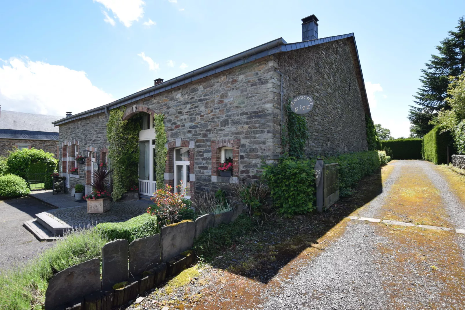Le Sart-Exterior summer