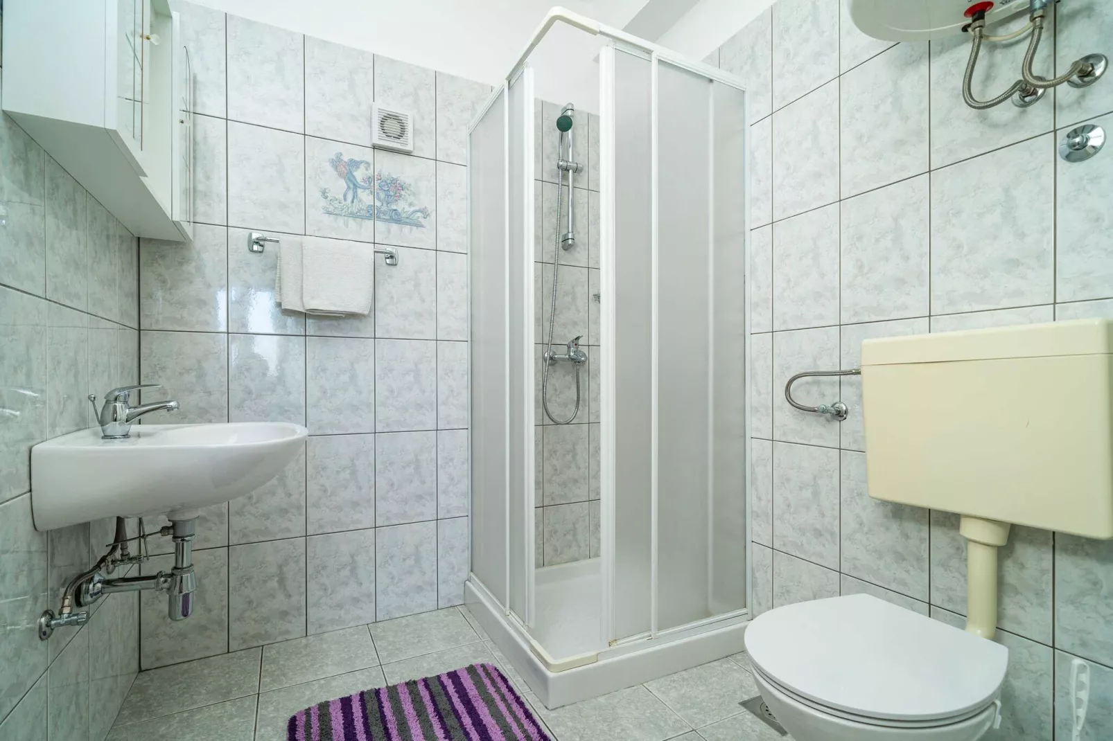 Apartments Nikolina (LU) - Two-Bedroom Apartment with Balcony-Bathroom