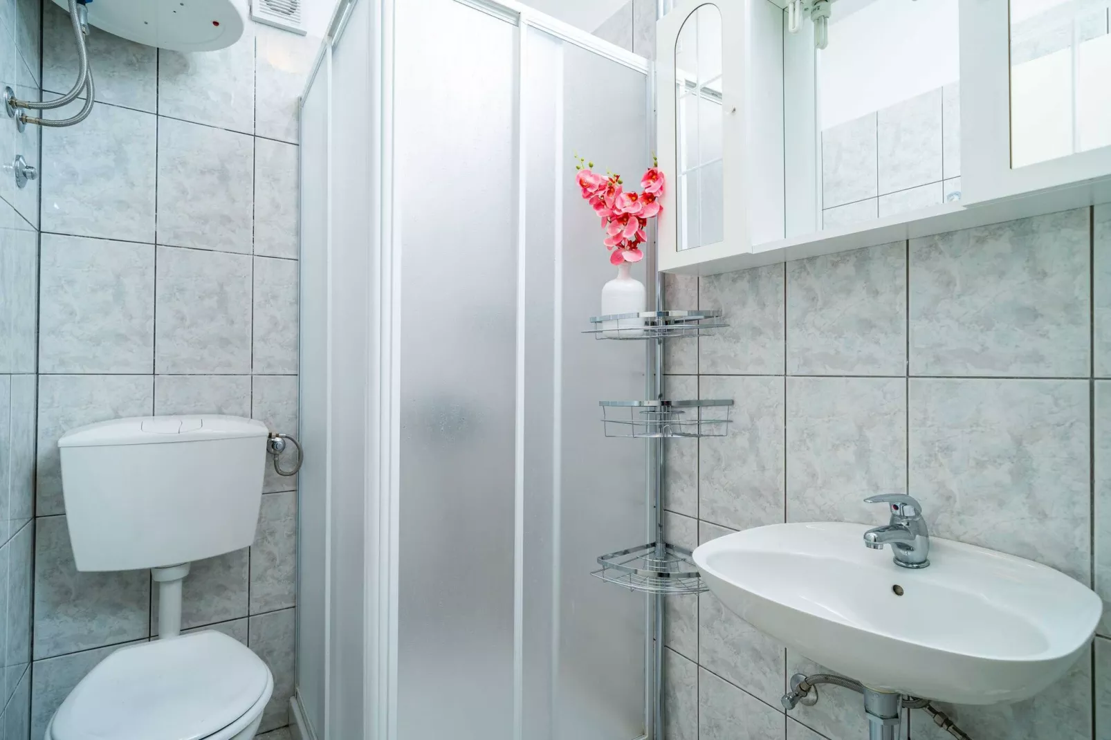 Apartments Nikolina (LU) - Two-Bedroom Apartment with Balcony-Bathroom