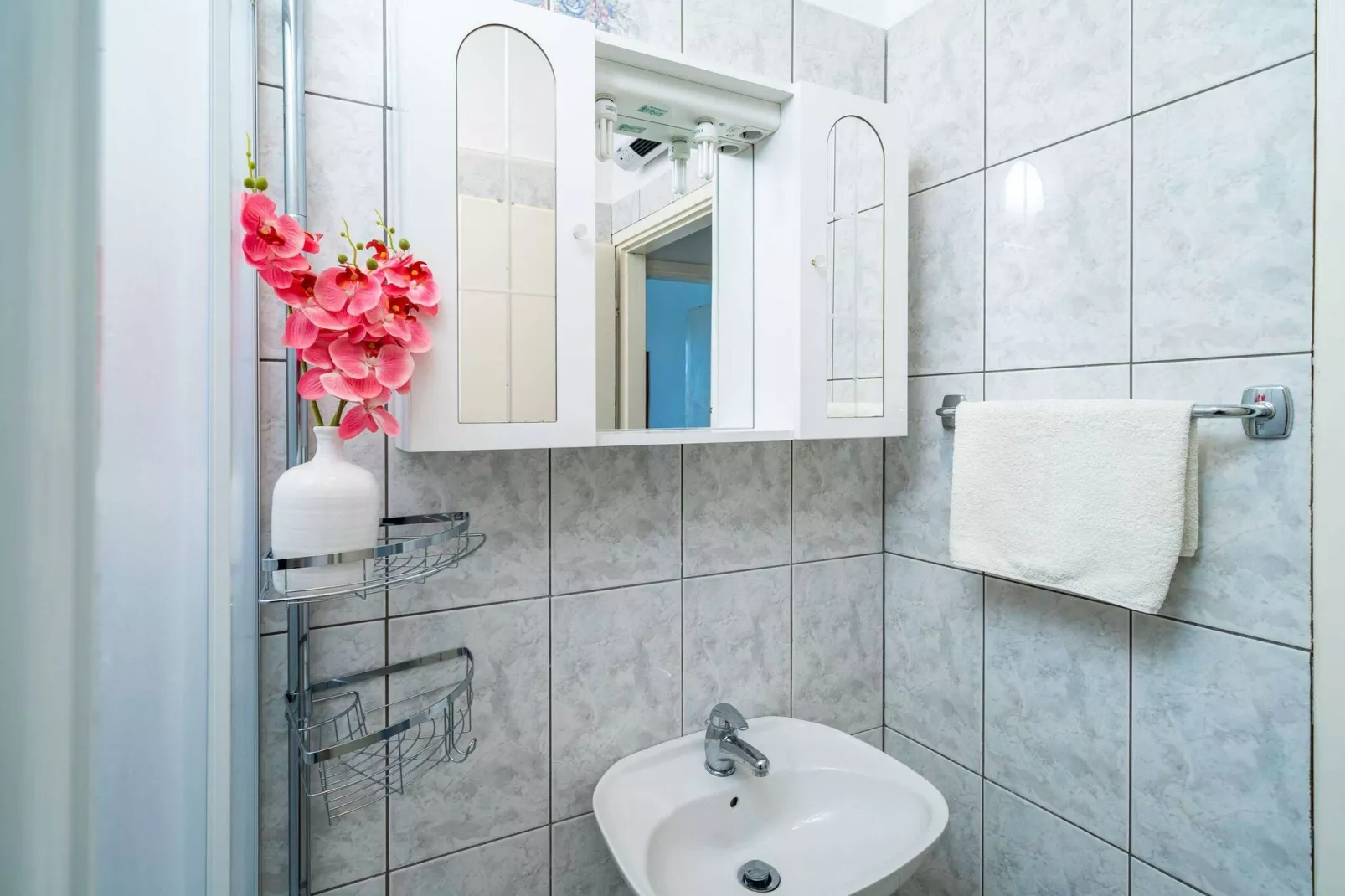 Apartments Nikolina (LU) - Two-Bedroom Apartment with Balcony-Bathroom