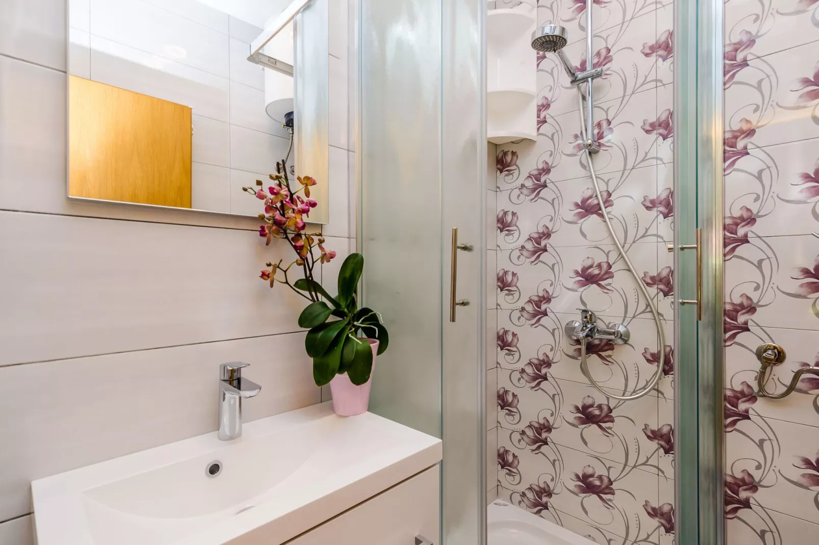 Apartments and Room Frane - Double Room-Bathroom