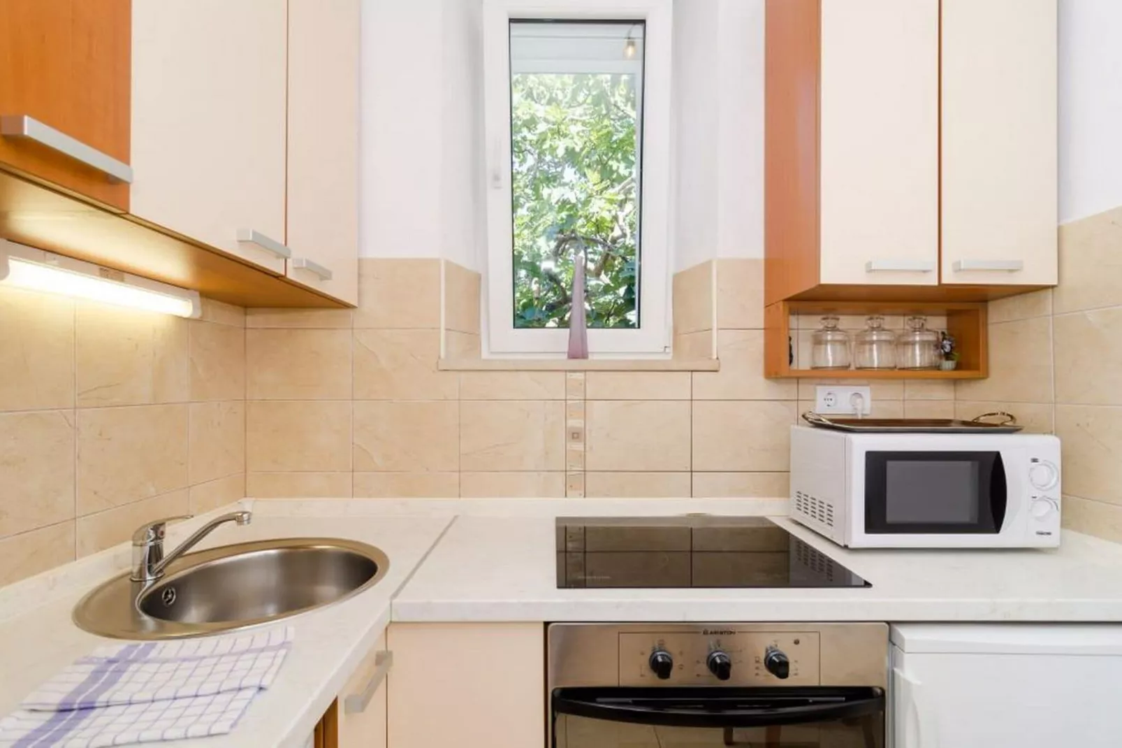 Apartments and Room Frane - Studio with Terrace-Cuisine