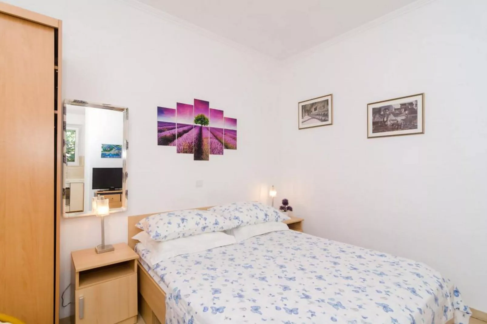 Apartments and Room Frane - Studio with Terrace-Chambre