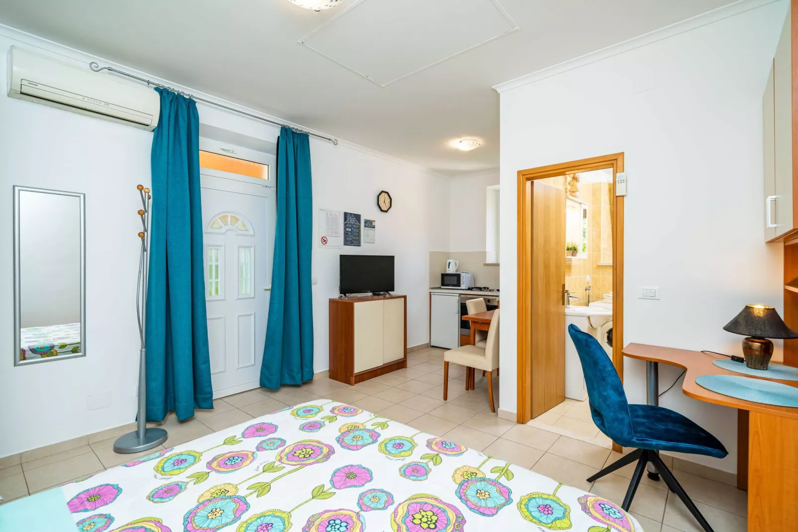 Apartments and Room Frane- Standard Studio with Terrace-Bedroom