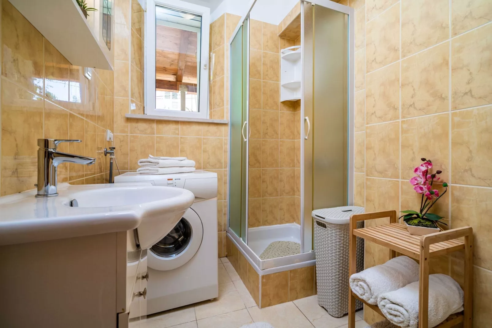 Apartments and Room Frane- Standard Studio with Terrace-Bathroom