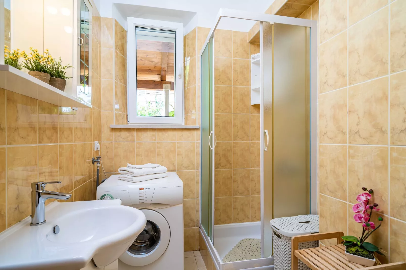 Apartments and Room Frane- Standard Studio with Terrace-Bathroom