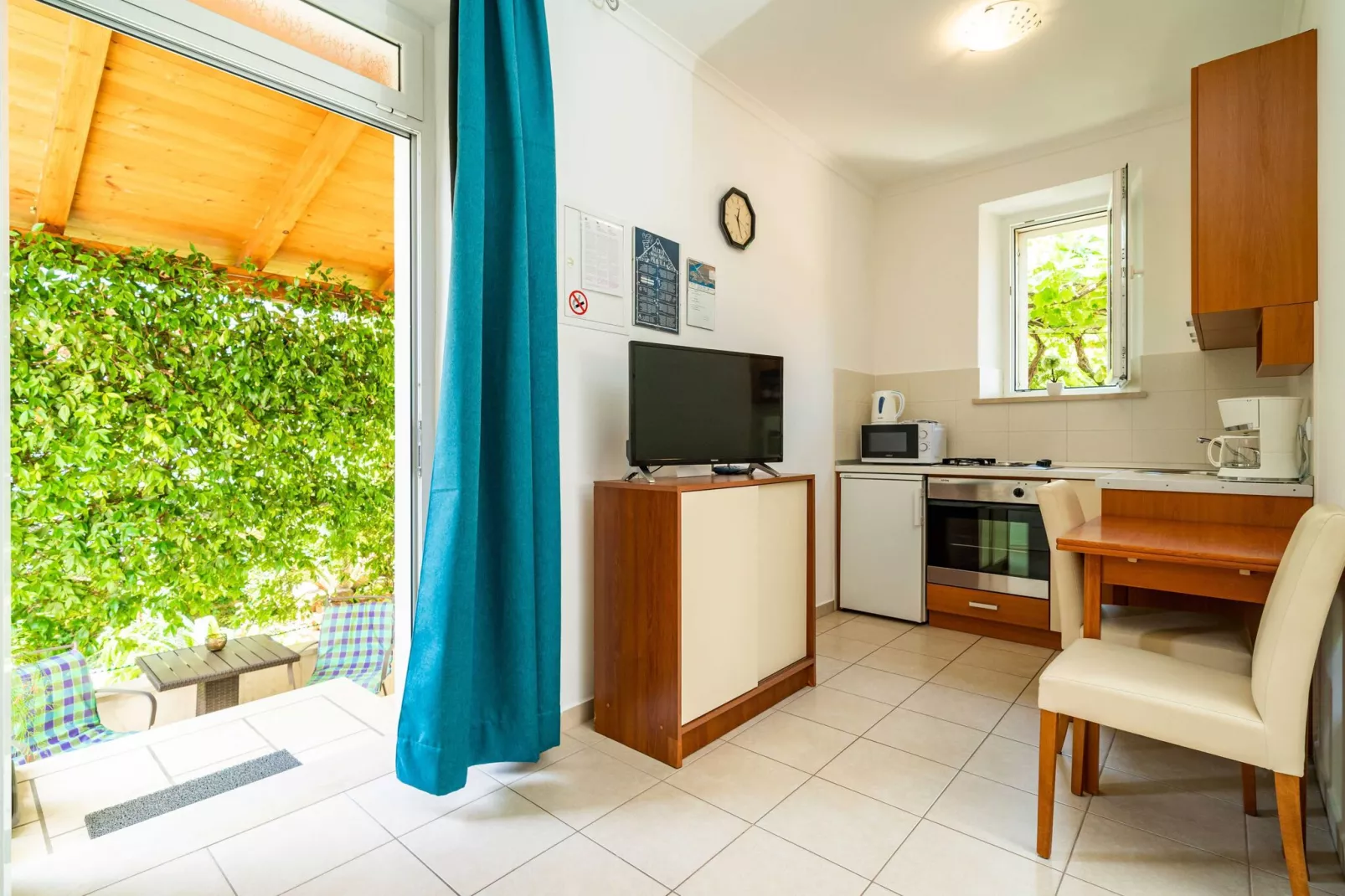 Apartments and Room Frane- Standard Studio with Terrace-Indoor