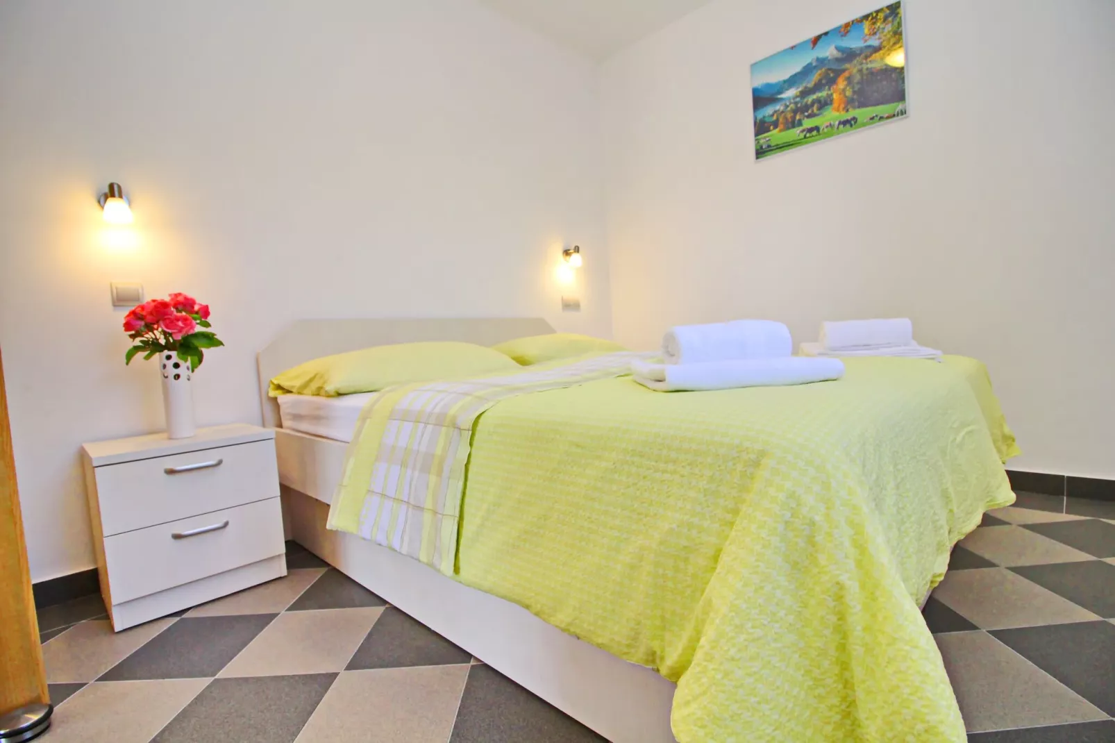 Apartments Gusti - One Bedroom Apartment with Terrace and Sea View-Schlafzimmer