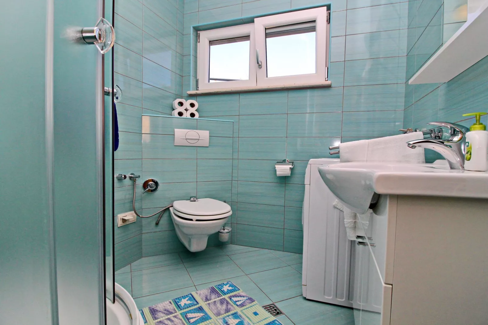 Apartments Gusti - One Bedroom Apartment with Terrace and Sea View-Badezimmer