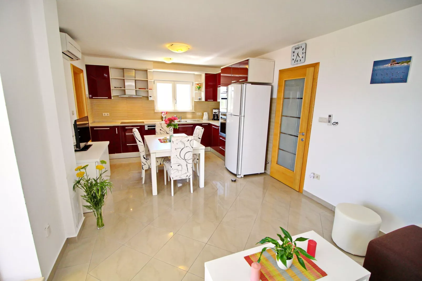 Apartments Gusti - Two-Bedroom Apartment with Balcony and Sea View-Esszimmer
