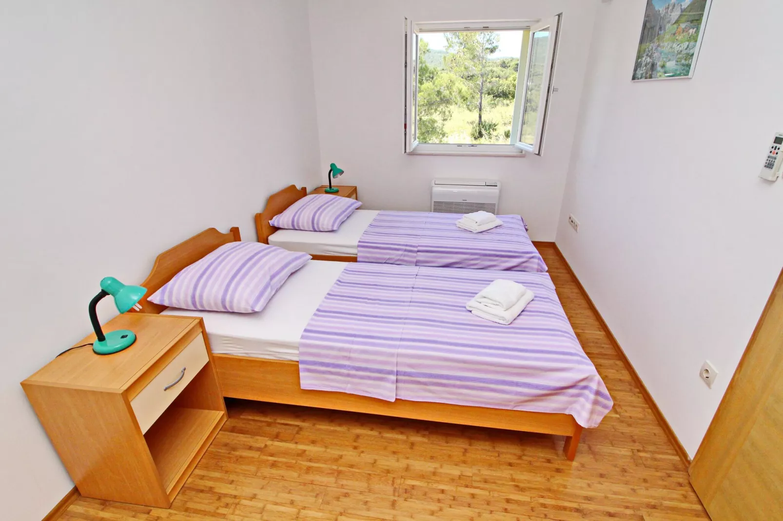 Apartments Gusti - Two-Bedroom Apartment with Balcony and Sea View-Schlafzimmer