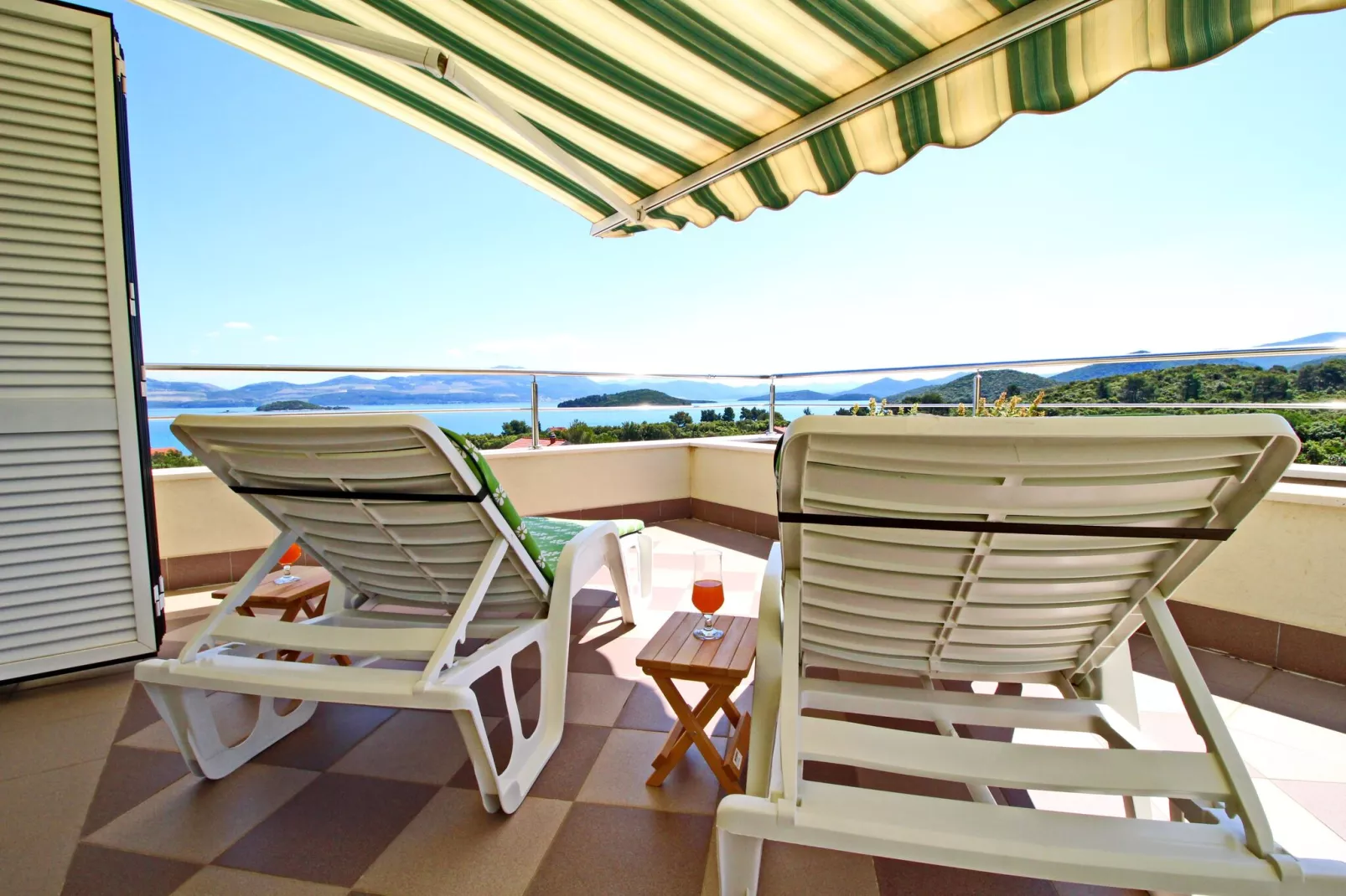 Apartments Gusti - Two-Bedroom Apartment with Balcony and Sea View-Terrassenbalkon