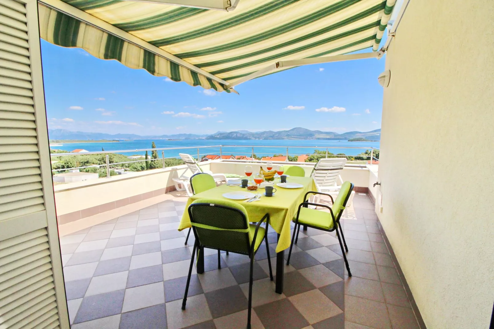 Apartments Gusti - Two-Bedroom Apartment with Balcony and Sea View-Terrassenbalkon