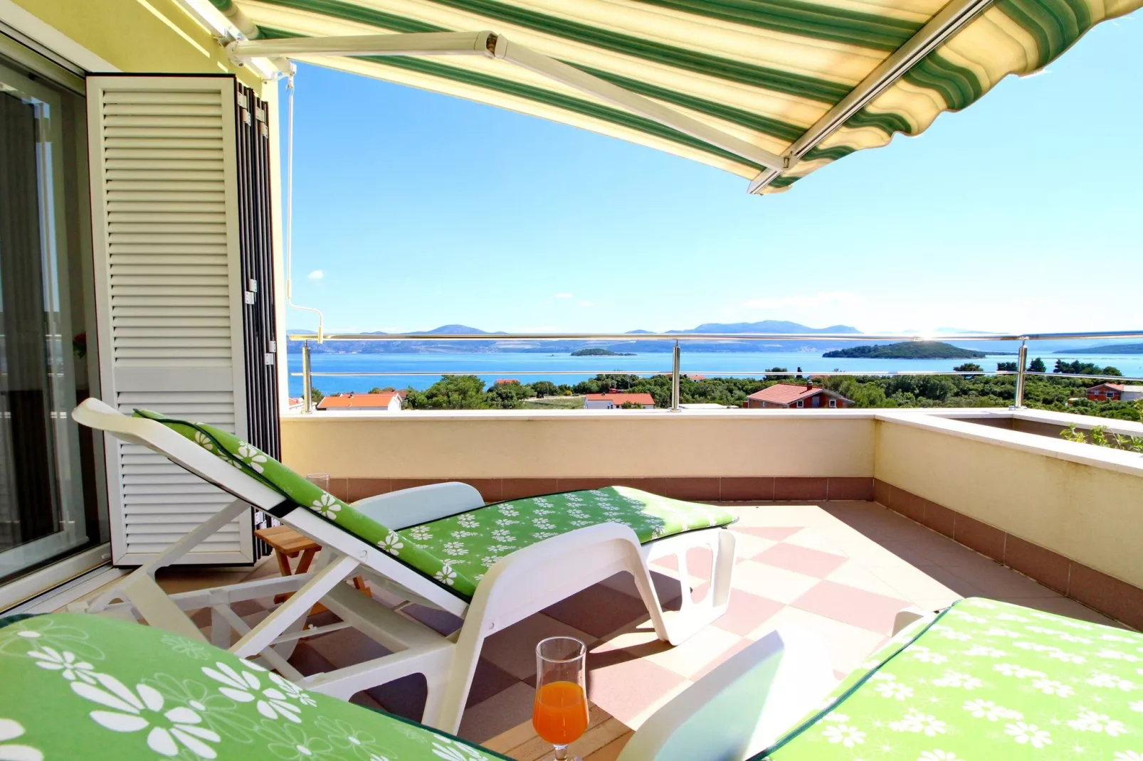 Apartments Gusti - Two-Bedroom Apartment with Balcony and Sea View-Terrassenbalkon