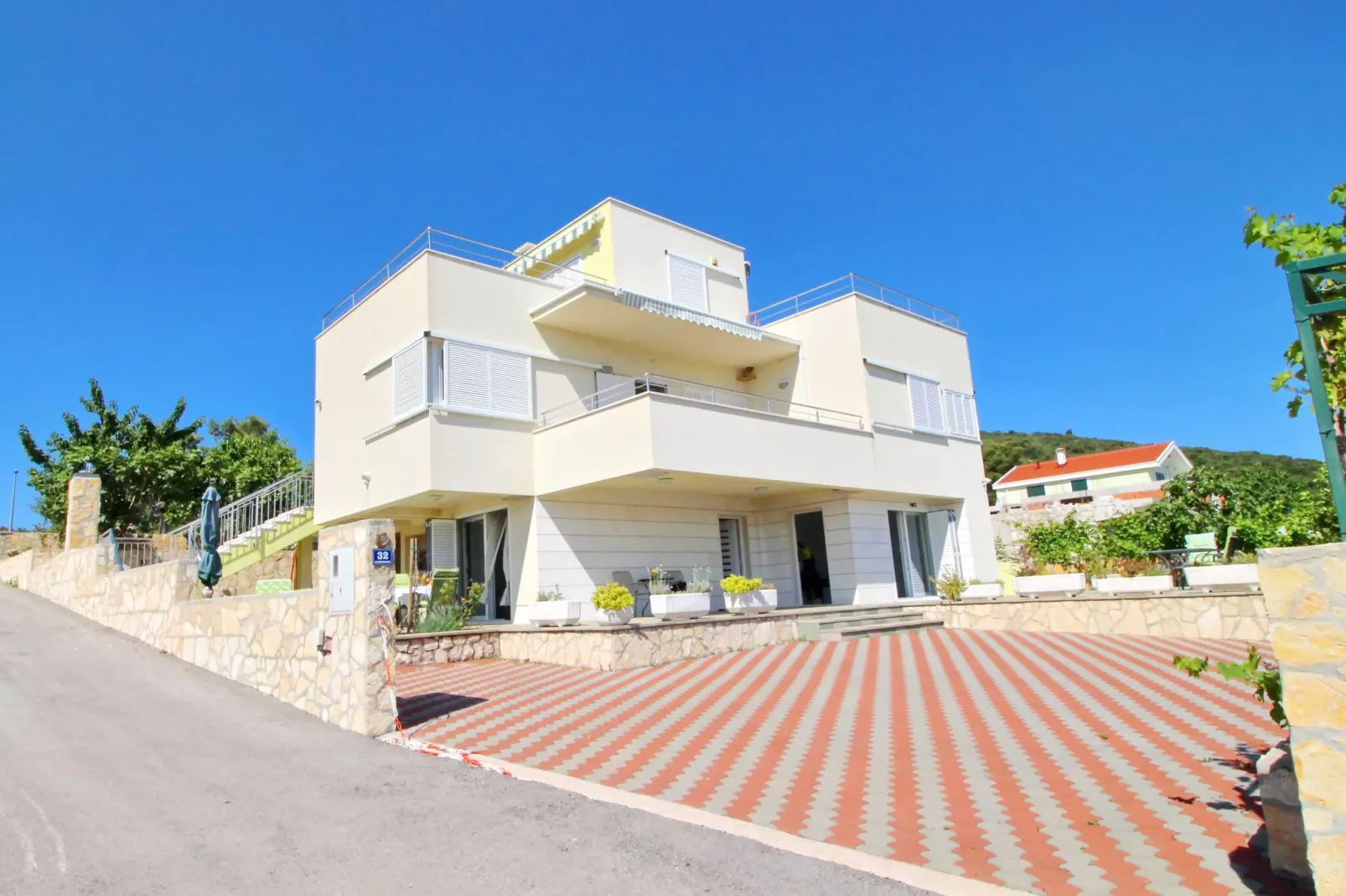 Apartments Gusti - Two-Bedroom Apartment with Balcony and Sea View-Außenbereich