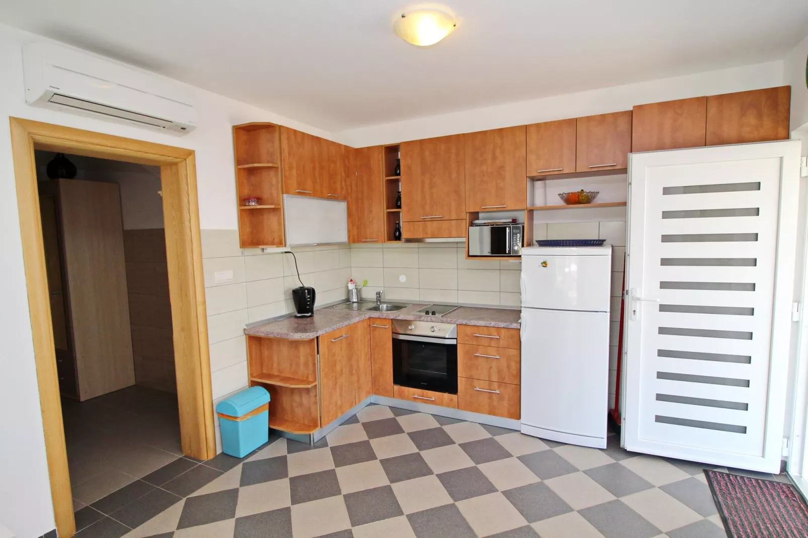 Apartments Gusti - Studio Apartment with Terrace and Sea View-Kitchen