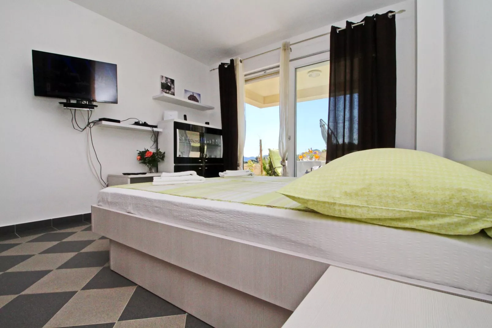 Apartments Gusti - Studio Apartment with Terrace and Sea View-Indoor