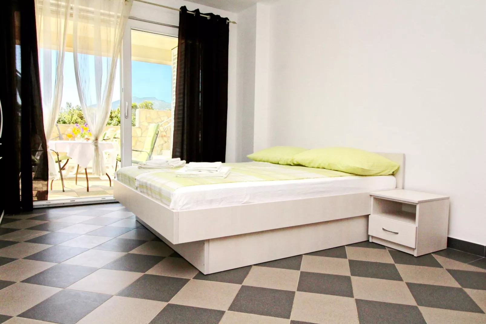 Apartments Gusti - Studio Apartment with Terrace and Sea View-Indoor
