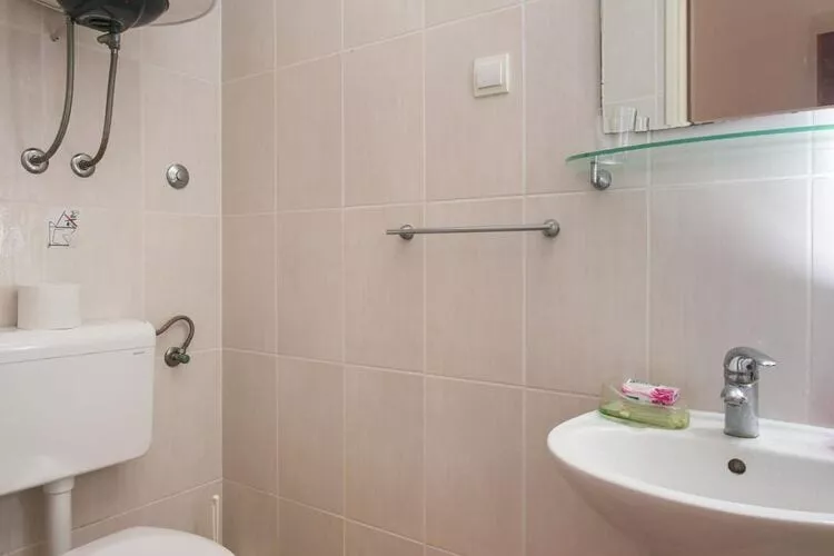 Apartments Tramonto - One Bedroom Apartment with Balcony and Sea View-Bathroom