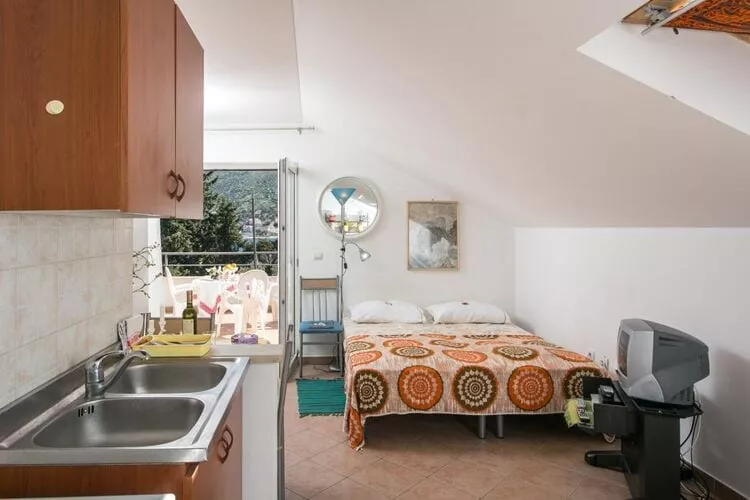Apartments Tramonto - Studio Apartment with Balcony and Sea View-Kitchen
