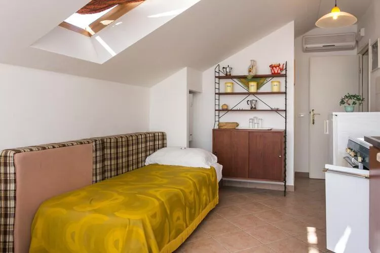 Apartments Tramonto - Studio Apartment with Balcony and Sea View-Bedroom