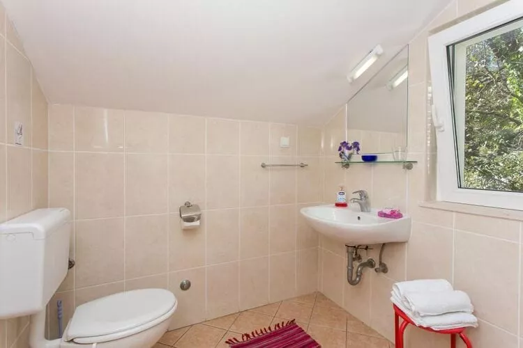 Apartments Tramonto - Studio Apartment with Balcony and Sea View-Bathroom