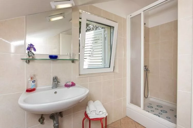 Apartments Tramonto - Studio Apartment with Balcony and Sea View-Bathroom