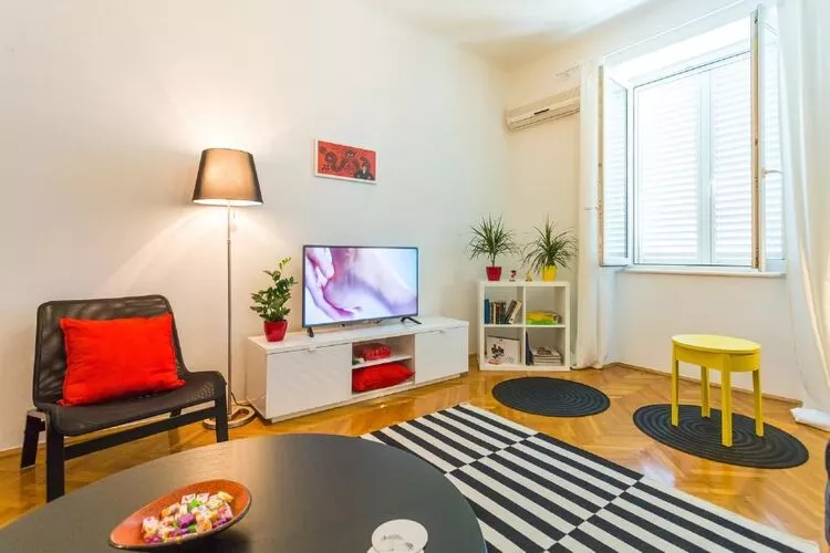 Apartment Natasha - One-Bedroom Apartment with Sea View-Living room