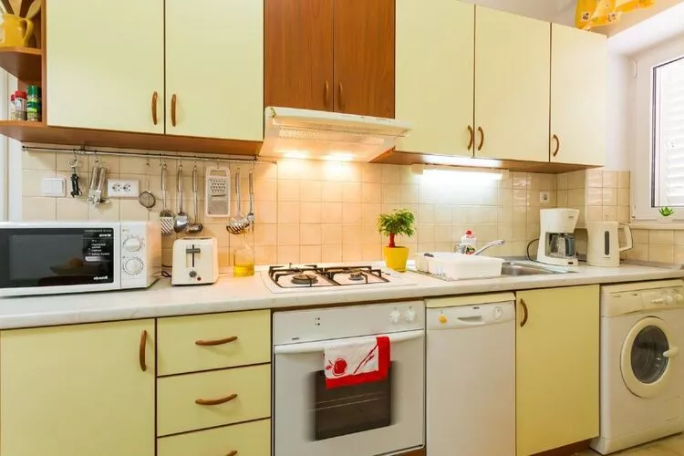 Apartment Natasha - One-Bedroom Apartment with Sea View-Kitchen