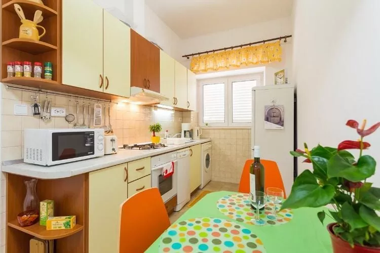 Apartment Natasha - One-Bedroom Apartment with Sea View-Kitchen