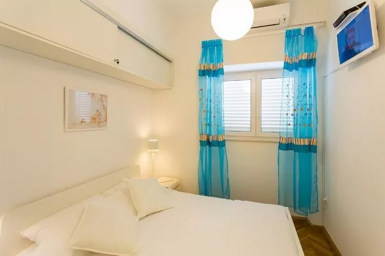 Apartment Natasha - One-Bedroom Apartment with Sea View-Bedroom