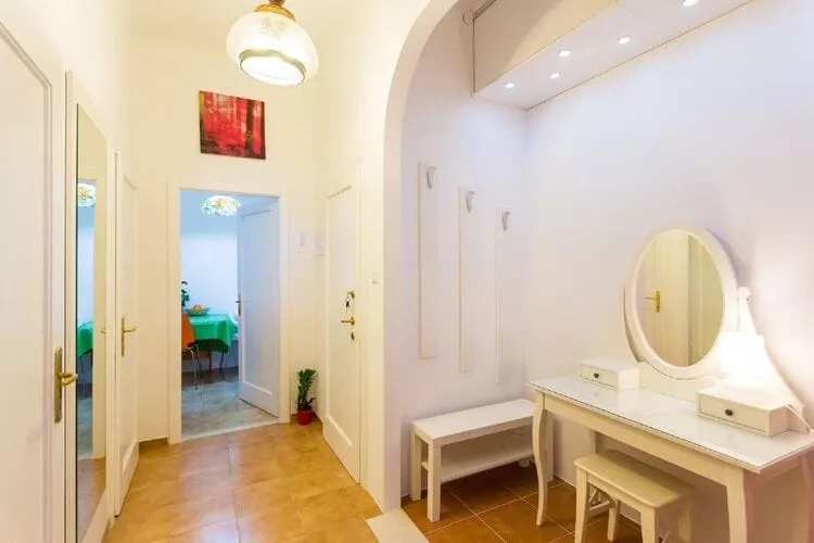 Apartment Natasha - One-Bedroom Apartment with Sea View-Indoor