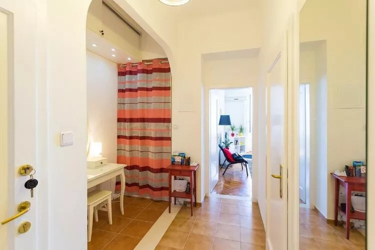 Apartment Natasha - One-Bedroom Apartment with Sea View-Indoor