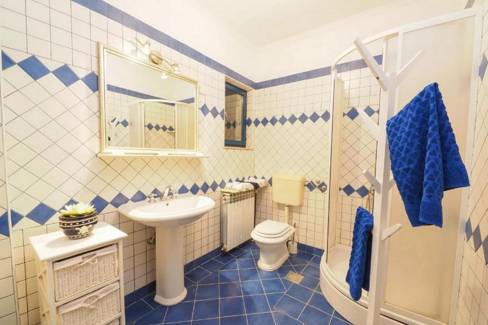 Villa Antonija - Four-Bedroom Villa with Terrace and Private Pool-Bathroom