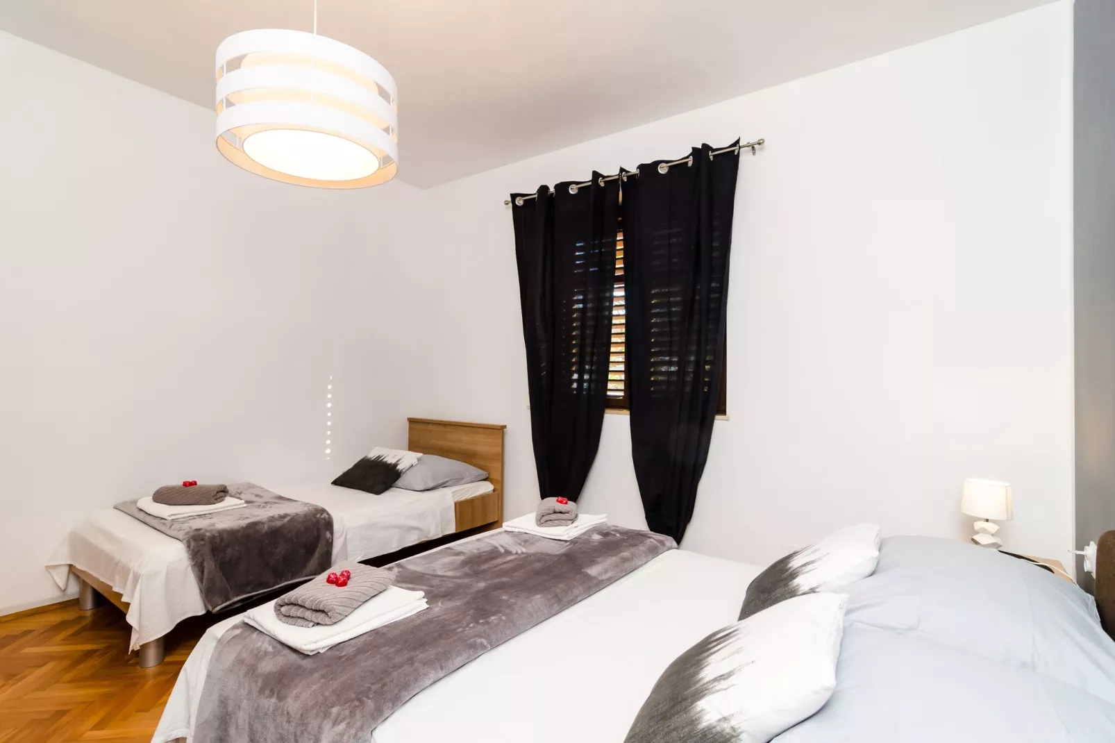 Apartment Eulalija- One-Bedroom Apartment with Terrace and Sea View-Schlafzimmer