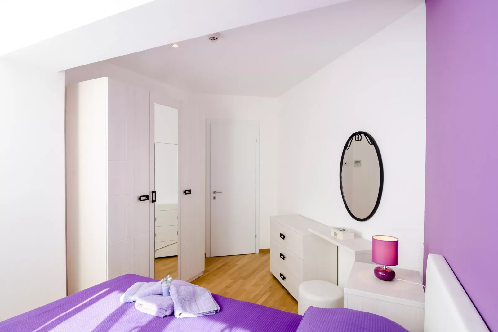 Apartment Atlant - One Bedroom Apartment with Balcony and Side Sea View-Bedroom