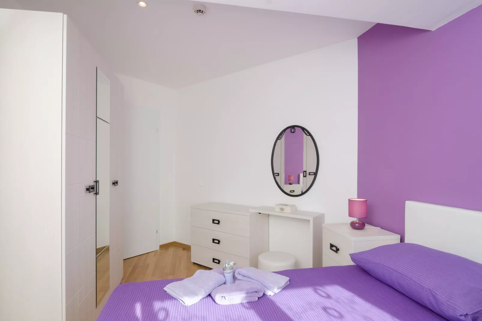 Apartment Atlant - One Bedroom Apartment with Balcony and Side Sea View-Bedroom