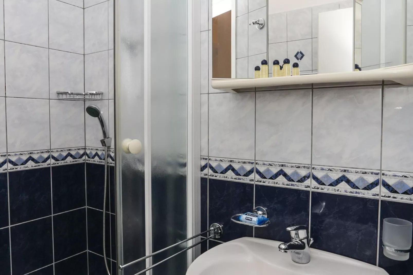 Apartments Posta - Studio with Balcony and Sea View - Apartman 2-Bathroom