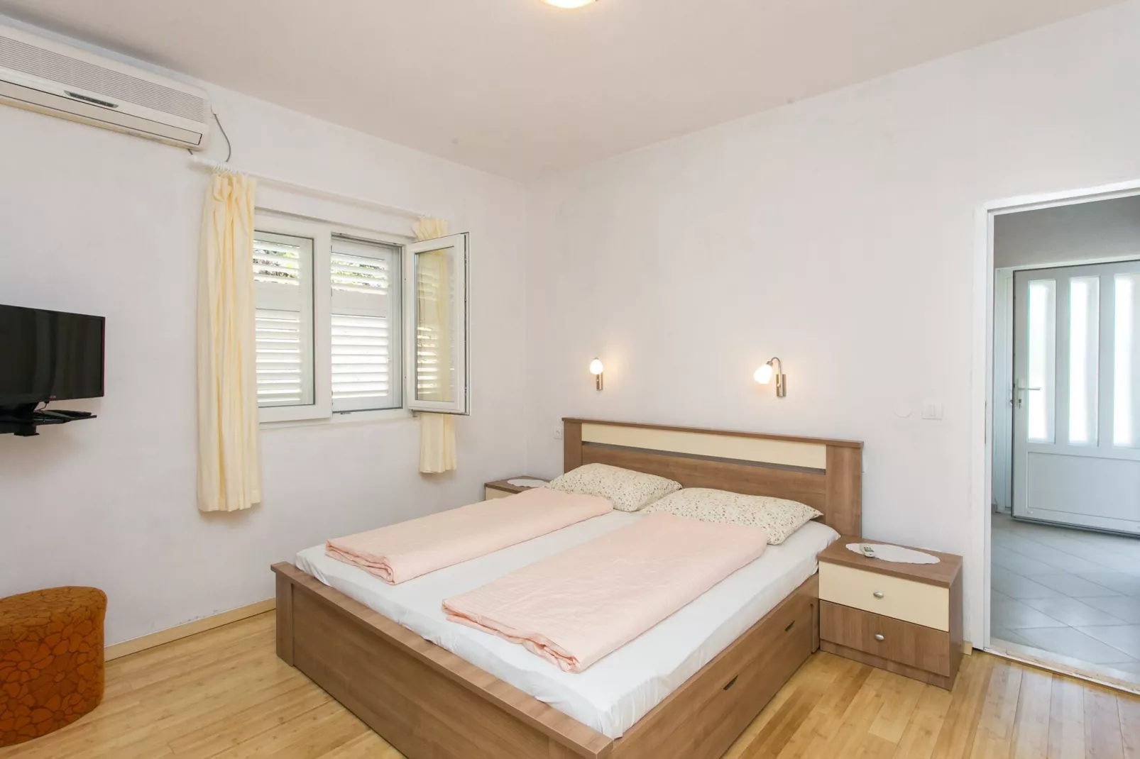 Guest House Oreb - One Bedroom Apartment with Terrace and Sea View-Chambre