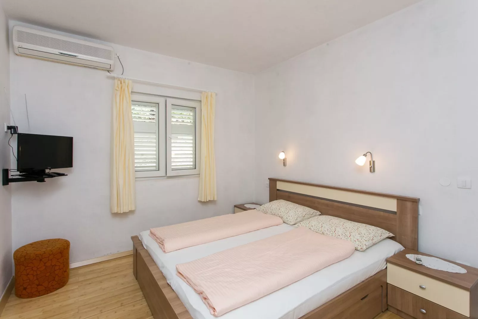 Guest House Oreb - One Bedroom Apartment with Terrace and Sea View-Chambre