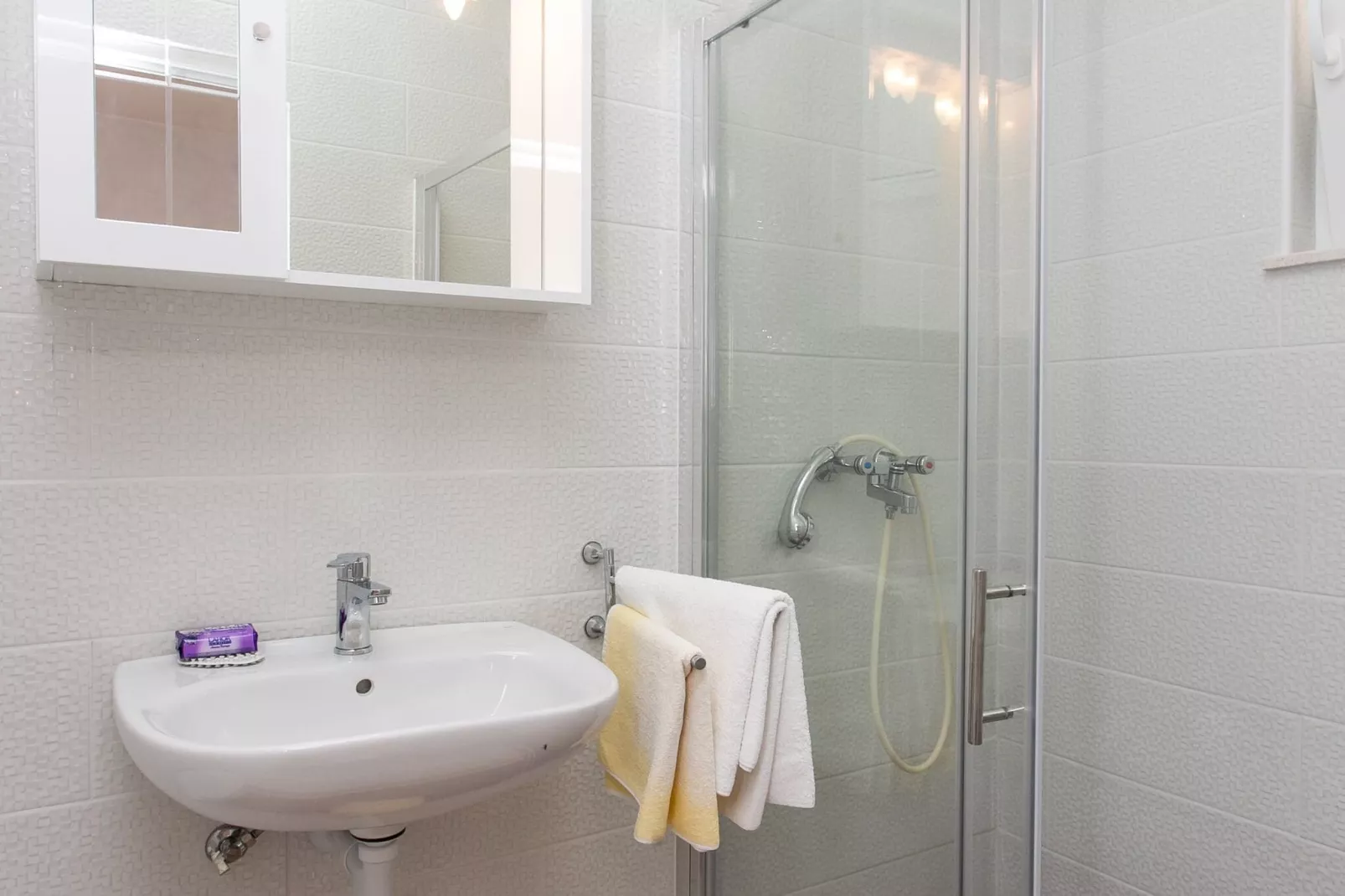 Guest House Oreb - One Bedroom Apartment with Terrace and Sea View-Salle de bain