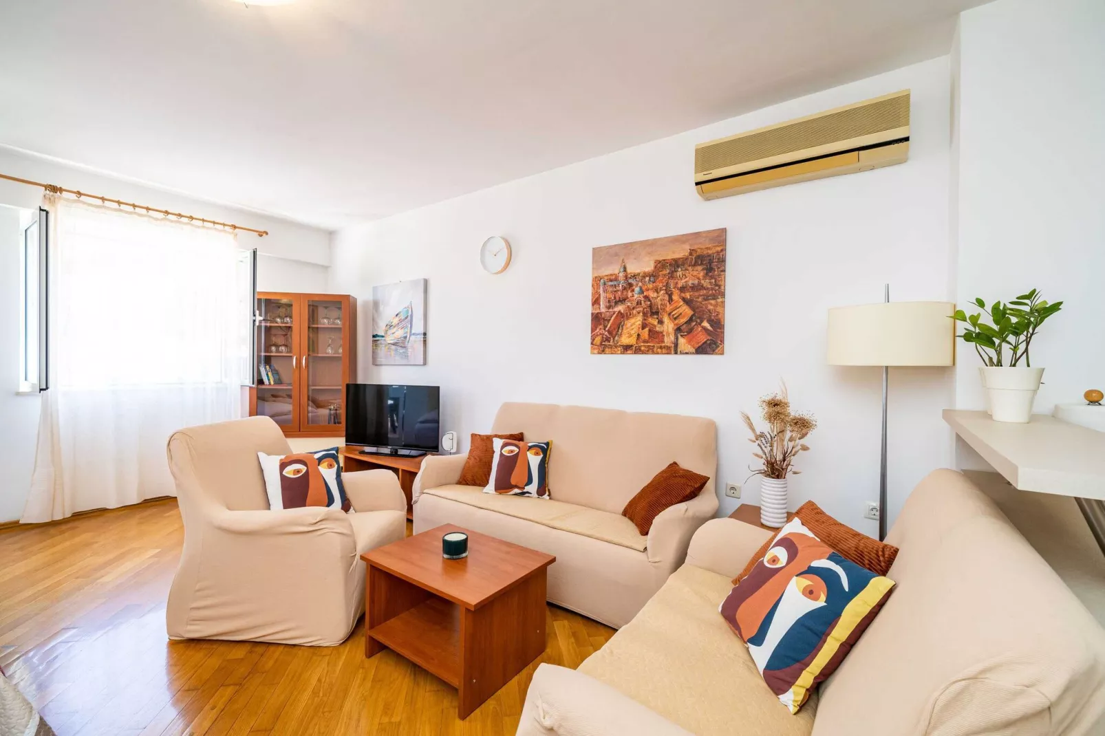 Down Town Apartments - One Bedroom Apartment with Balcony-Living room