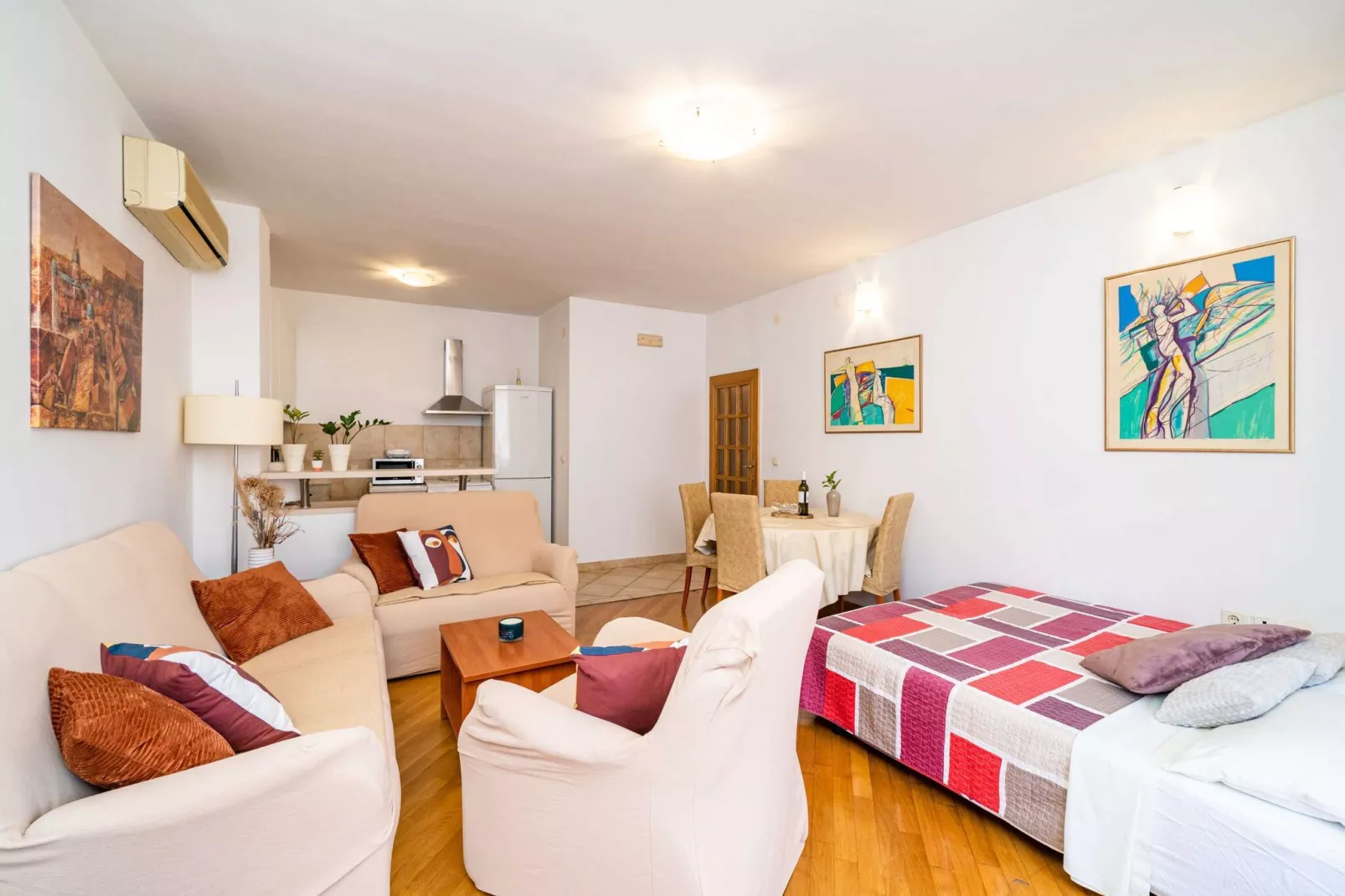Down Town Apartments - One Bedroom Apartment with Balcony-Living room