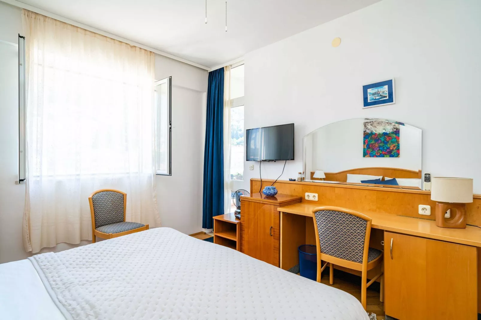 Down Town Apartments - One Bedroom Apartment with Balcony-Bedroom