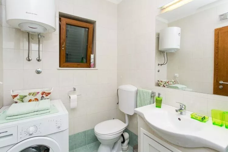 Apartment Penetra - Two Bedroom Apartment with Balcony and Sea View-Bathroom