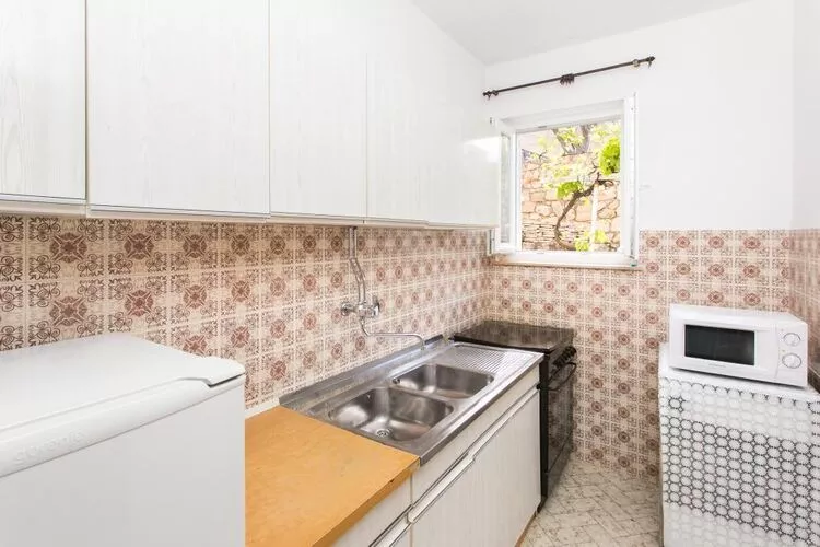 Apartment Debos - One-Bedroom Apartment with Balcony and Sea View-Kitchen