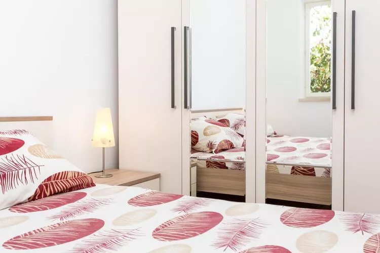 Apartment Debos - One-Bedroom Apartment with Balcony and Sea View-Bedroom