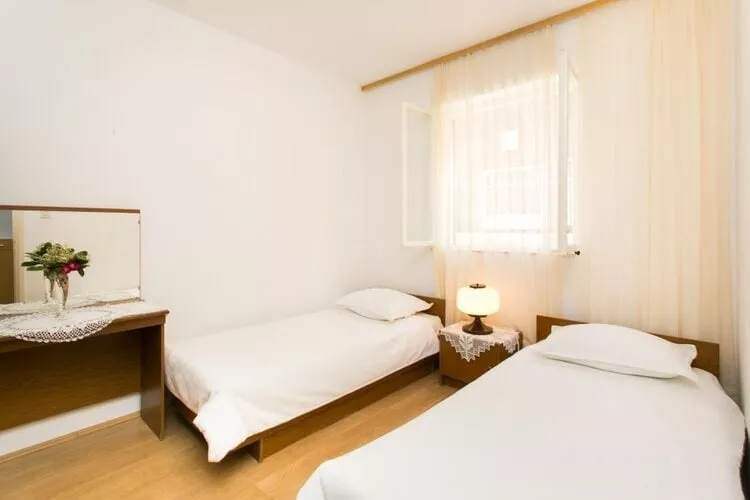 Apartment Debos - One-Bedroom Apartment with Balcony and Sea View-Bedroom