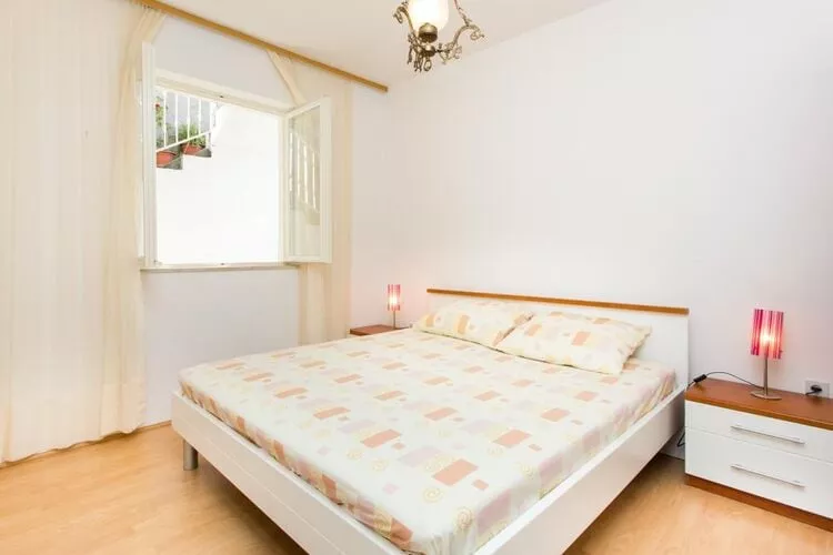 Apartment Debos - One-Bedroom Apartment with Balcony and Sea View-Bedroom
